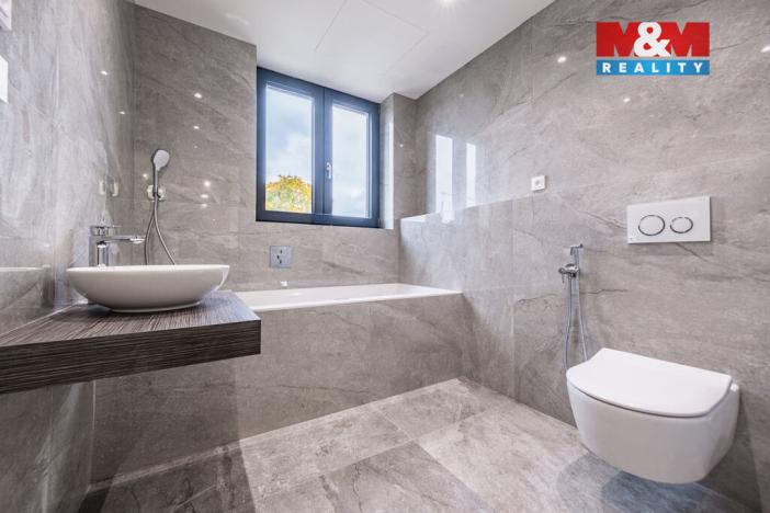Prodej bytu 4+kk, Praha - Holyně, náměstí Pod lípou, 121 m2