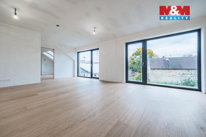 Prodej bytu 4+kk, Praha - Holyně, náměstí Pod lípou, 121 m2