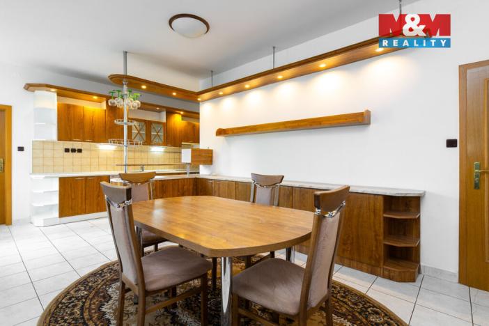 Prodej rodinného domu, Hradčany, Luční, 377 m2