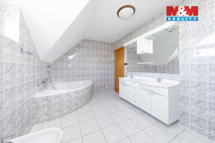 Prodej rodinného domu, Hradčany, Luční, 377 m2