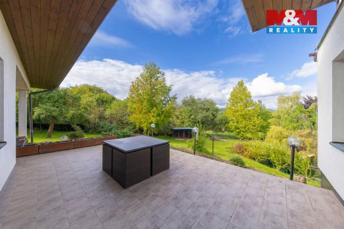 Prodej rodinného domu, Hradčany, Luční, 377 m2