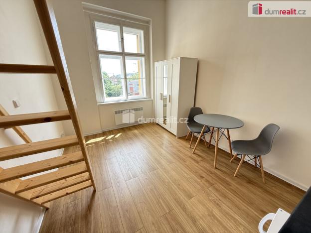 Pronájem bytu 1+kk, Praha - Smíchov, Na Valentince, 35 m2