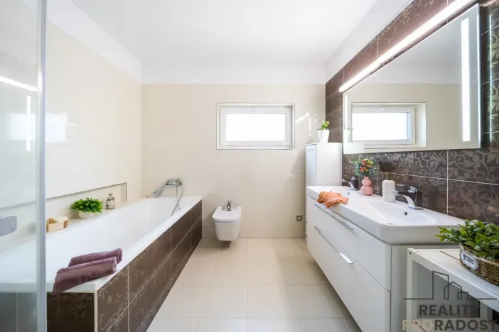 Prodej rodinného domu, Srubec, Slunečná, 230 m2