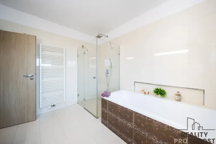 Prodej rodinného domu, Srubec, Slunečná, 230 m2