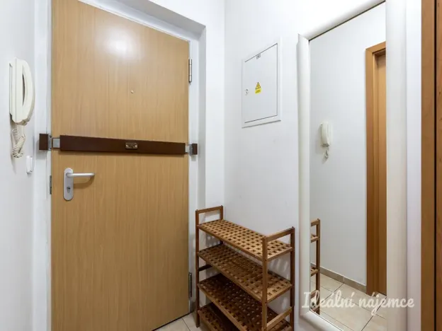 Pronájem bytu 1+kk, Praha - Michle, Jemnická, 28 m2