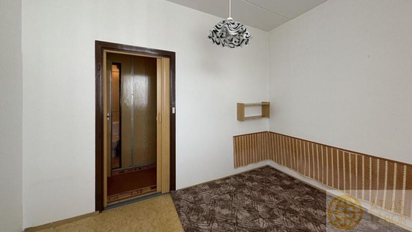 Prodej bytu 2+kk, Tábor, nám. Přátelství, 39 m2