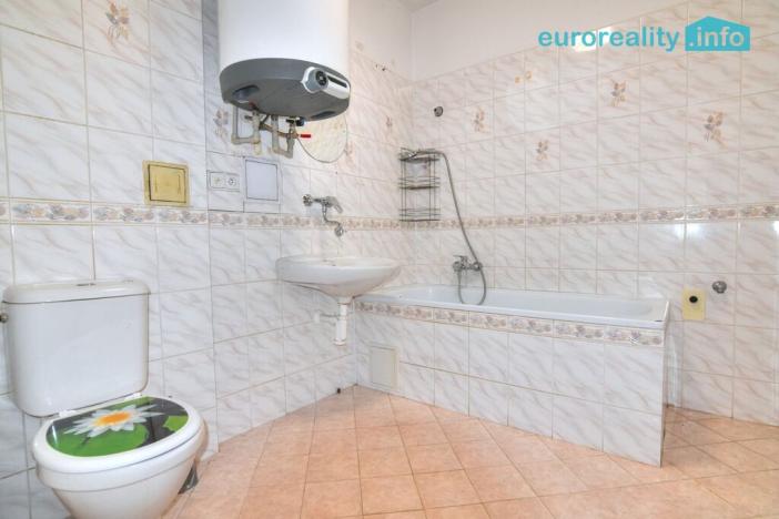 Prodej bytu 3+1, Veselice, 70 m2