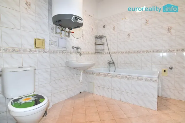 Prodej bytu 3+1, Veselice, 70 m2