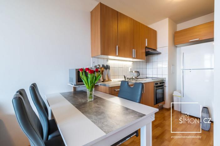 Pronájem bytu 2+kk, Praha - Řepy, Skuteckého, 52 m2