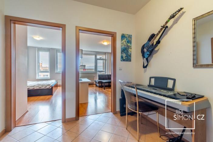 Pronájem bytu 2+kk, Praha - Řepy, Skuteckého, 52 m2