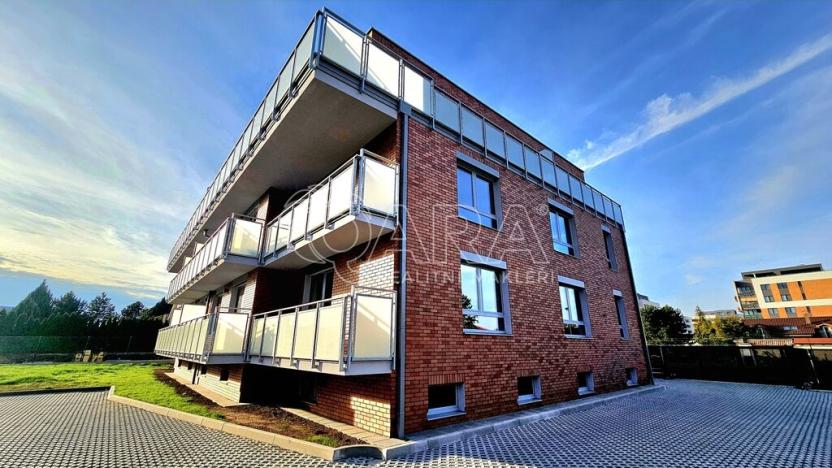 Pronájem bytu 1+kk, Praha - Třebonice, Do zahrádek II, 25 m2