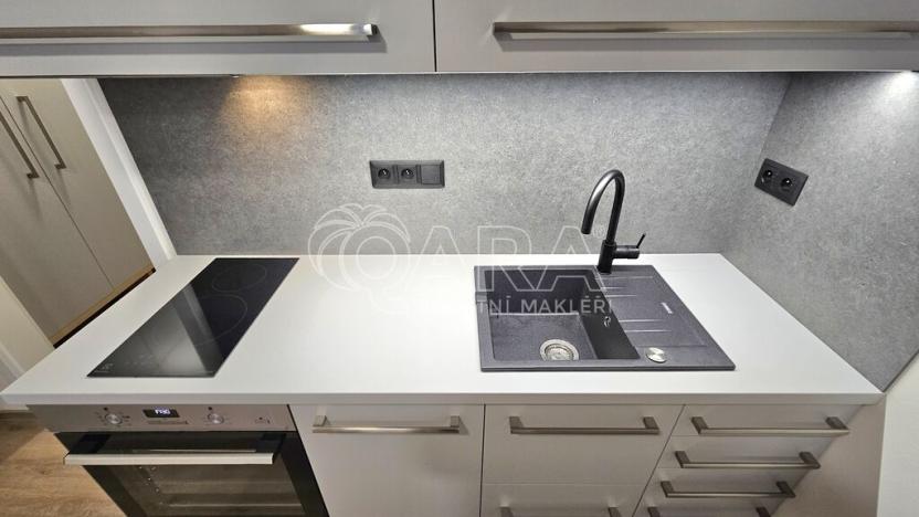 Pronájem bytu 1+kk, Praha - Třebonice, Do zahrádek II, 25 m2