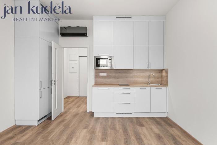 Pronájem bytu 1+kk, Brno, Komárovská, 33 m2