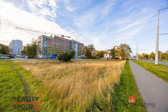 Pronájem komerčního pozemku, Hradec Králové, 1698 m2