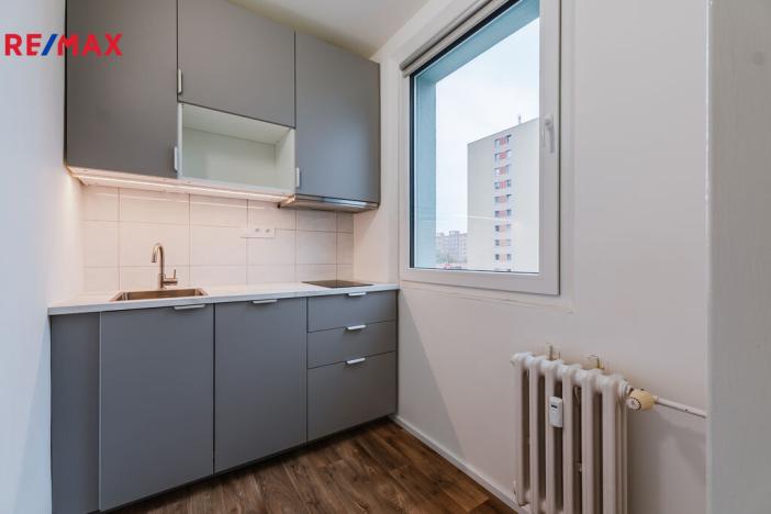 Pronájem bytu 1+kk, Praha - Troja, Sosnovecká, 29 m2