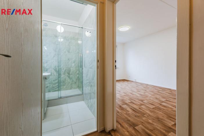 Pronájem bytu 1+kk, Praha - Troja, Sosnovecká, 29 m2