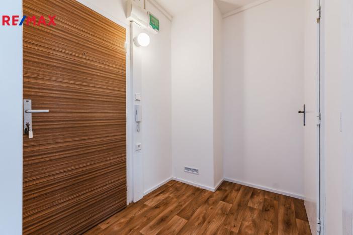 Pronájem bytu 1+kk, Praha - Troja, Sosnovecká, 29 m2