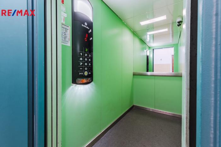 Pronájem bytu 1+kk, Praha - Troja, Sosnovecká, 29 m2