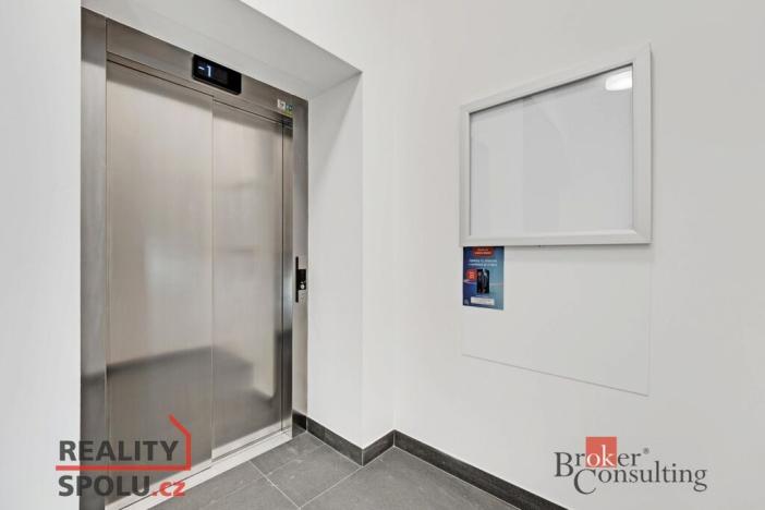 Pronájem bytu 2+kk, Praha - Vysočany, Kolbenova, 53 m2