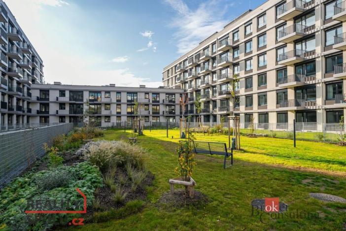 Pronájem bytu 2+kk, Praha - Vysočany, Kolbenova, 53 m2