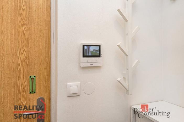 Pronájem bytu 2+1, Praha - Břevnov, Šantrochova, 54 m2