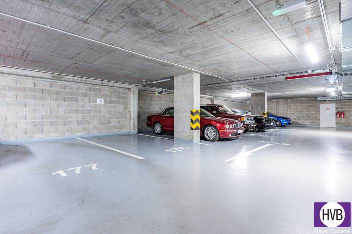 Pronájem garážového stání, Praha, Čerpadlová, 14 m2