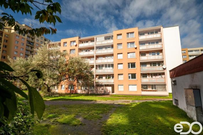 Prodej bytu 2+kk, Kladno, Vít. Nezvala, 44 m2