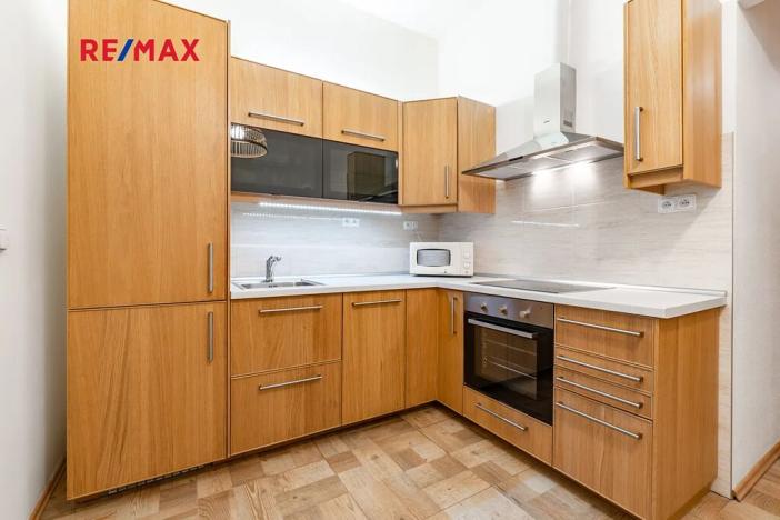 Pronájem bytu 1+1, Praha - Smíchov, Staropramenná, 40 m2