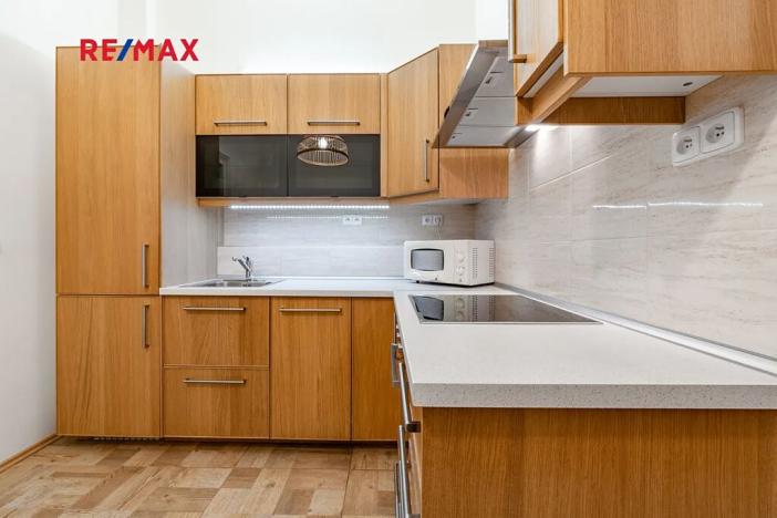 Pronájem bytu 1+1, Praha - Smíchov, Staropramenná, 40 m2