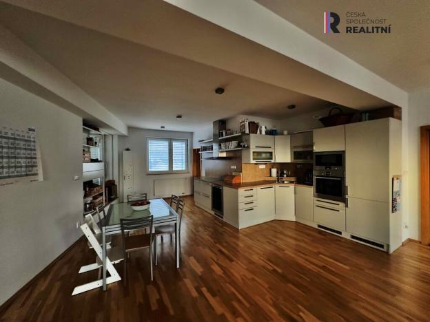 Prodej atypického bytu, Kroměříž, náměstí Míru, 178 m2