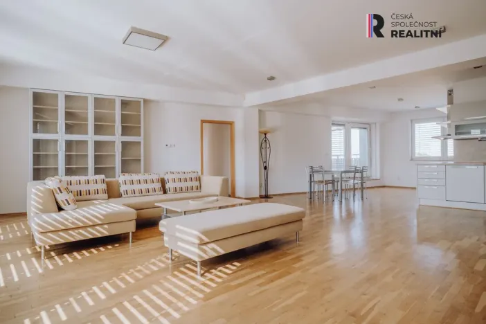 Prodej atypického bytu, Kroměříž, náměstí Míru, 178 m2