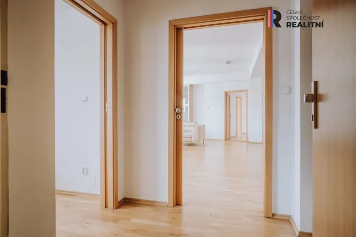 Prodej atypického bytu, Kroměříž, náměstí Míru, 178 m2