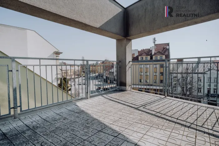 Prodej atypického bytu, Kroměříž, náměstí Míru, 178 m2