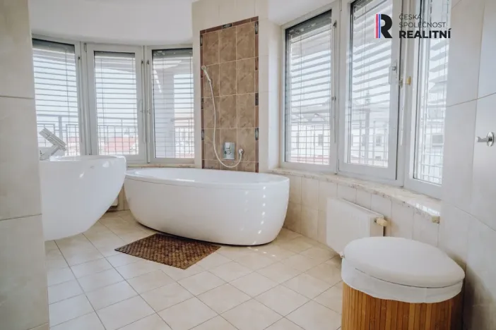 Prodej bytu 6+kk a větší, Kroměříž, náměstí Míru, 178 m2