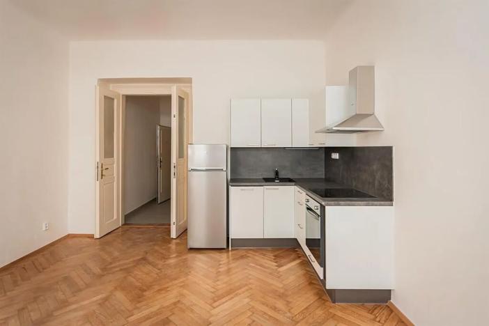 Pronájem bytu 1+kk, Praha - Nové Město, Lípová, 33 m2