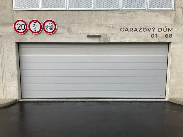 Pronájem garážového stání, Praha - Záběhlice, Choceradská, 20 m2