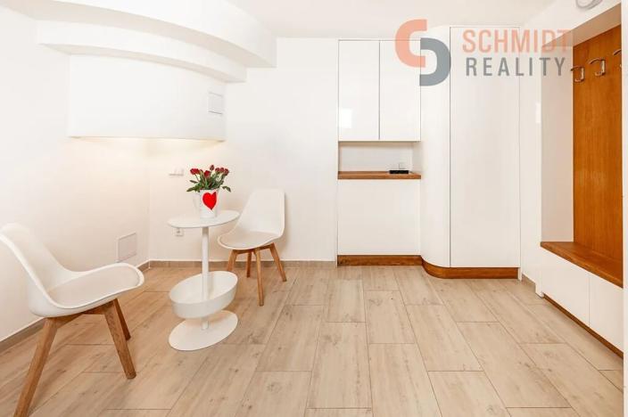 Pronájem kanceláře, Mikulov, Náměstí, 19 m2