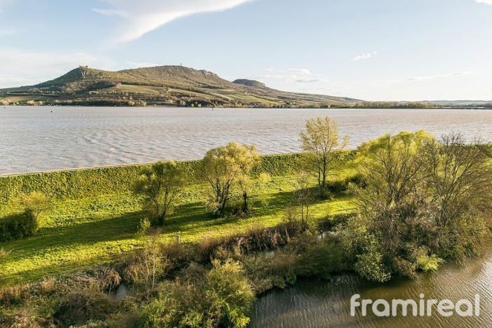 Prodej komerčního pozemku, Strachotín, 2851 m2