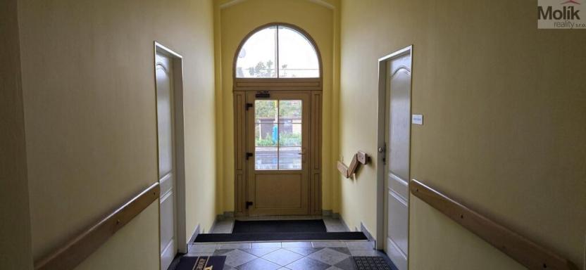 Pronájem obchodního prostoru, Bílina - Chudeřice, Náměstí, 440 m2