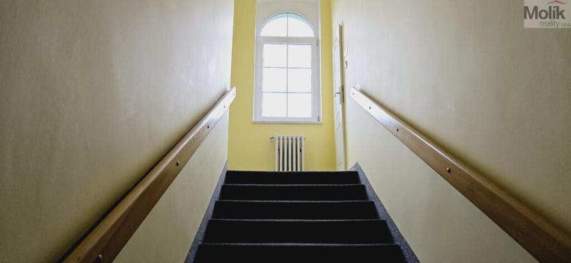 Pronájem obchodního prostoru, Bílina - Chudeřice, Náměstí, 440 m2