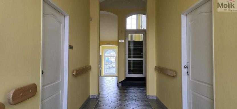 Pronájem obchodního prostoru, Bílina - Chudeřice, Náměstí, 440 m2