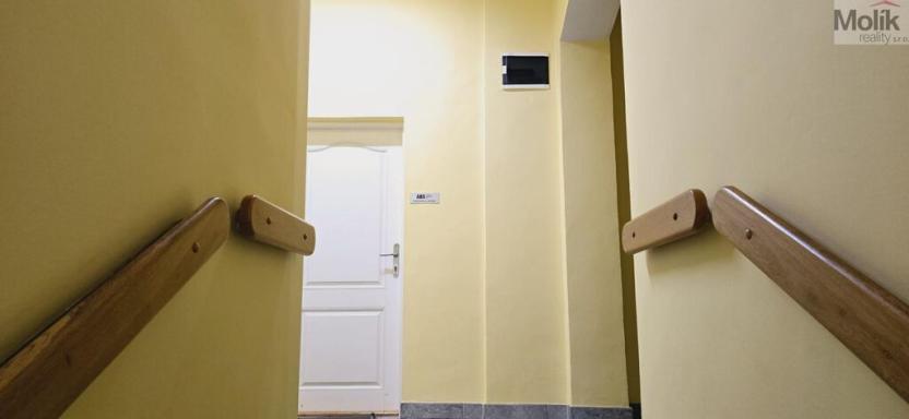 Pronájem obchodního prostoru, Bílina - Chudeřice, Náměstí, 440 m2