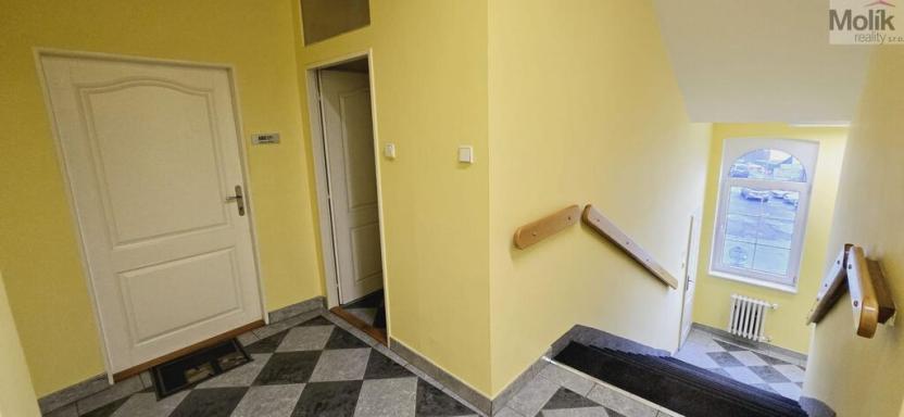 Pronájem obchodního prostoru, Bílina - Chudeřice, Náměstí, 440 m2