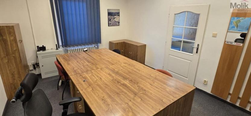 Pronájem obchodního prostoru, Bílina - Chudeřice, Náměstí, 440 m2