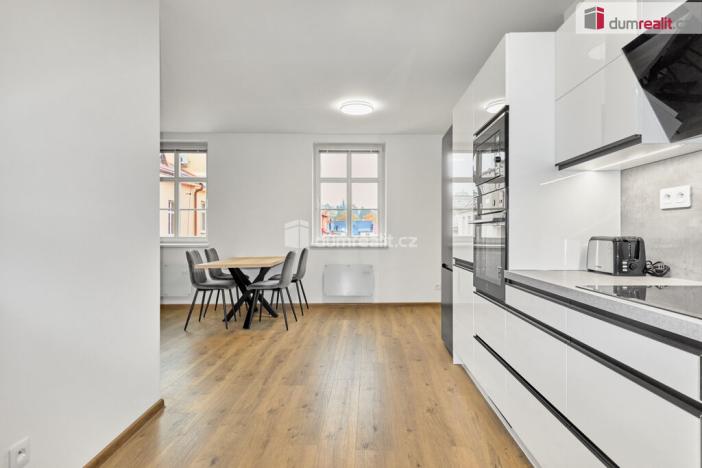 Prodej bytu 3+kk, Karlovy Vary, nábřeží Jana Palacha, 90 m2