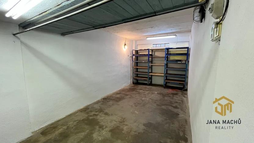 Prodej garáže, Zlín, Dřevnická, 18 m2