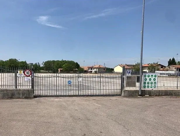 Pronájem komerčního pozemku, Praha, 2000 m2