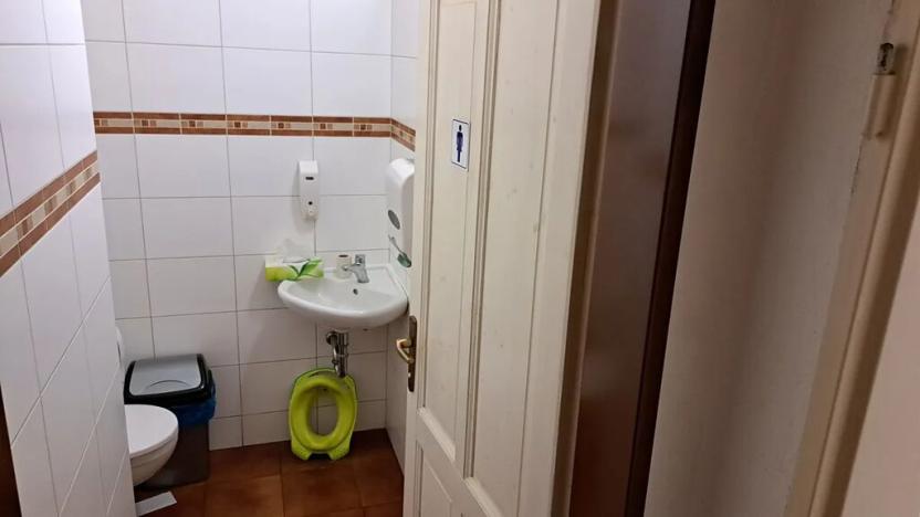 Pronájem obchodního prostoru, Praha - Nové Město, Bolzanova, 100 m2