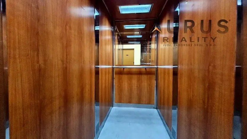 Prodej bytu 2+1, Praha - Kobylisy, Taussigova, 59 m2