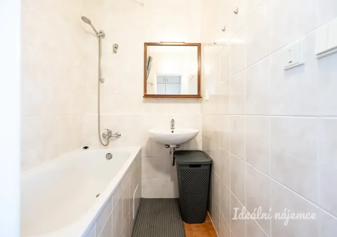 Pronájem bytu 1+kk, Praha - Letňany, Třinecká, 39 m2